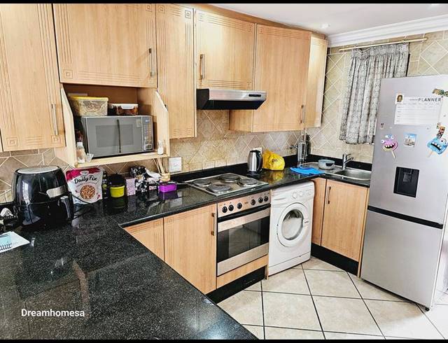 3 BEDROOM APARTMENT FOR SALE IN SUNNINGHILL